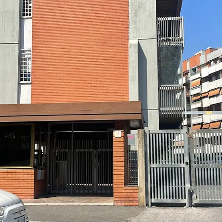 Intero Cinecitta Apartmán *